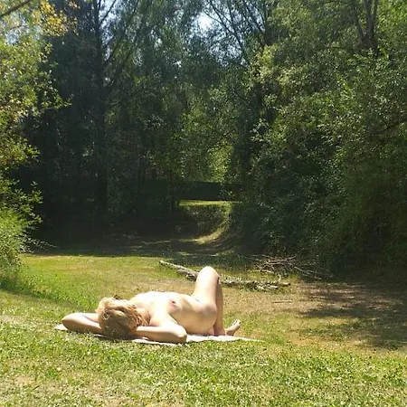 Alojamento de Acomodação e Pequeno-almoço D'hôtes Naturiste Le Jardin Des Hirondelles Blanzaguet-Saint-Cybard