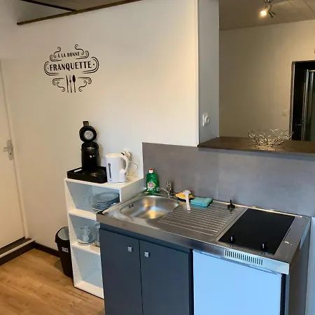 Alojamento de Acomodação e Pequeno-almoço D'hôtes Naturiste Le Jardin Des Hirondelles Blanzaguet-Saint-Cybard