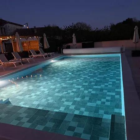 D'hotes Naturiste Le Jardin Des Hirondelles Bed & Breakfast