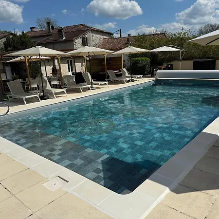 D'hôtes Naturiste Le Jardin Des Hirondelles Alojamento de Acomodação e Pequeno-almoço Blanzaguet-Saint-Cybard