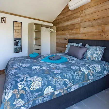 Le Jardin Des Hirondelles Naturiste Couette-café 3*