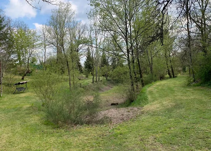 D'hotes Naturiste Le Jardin Des Hirondelles Bed & Breakfast