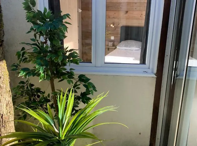 D'hotes Naturiste Le Jardin Des Hirondelles Bed & Breakfast 3*