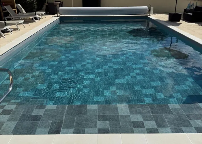 D'hotes Naturiste Le Jardin Des Hirondelles Bed & Breakfast 3*