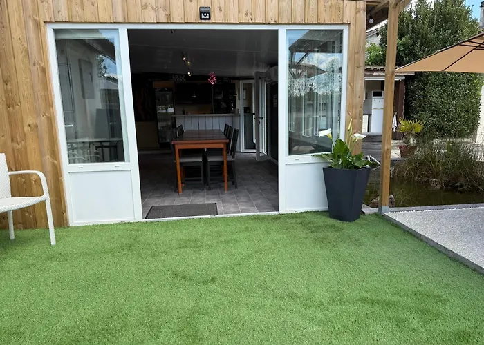 Bed & Breakfast D'hotes Naturiste Le Jardin Des Hirondelles 3*