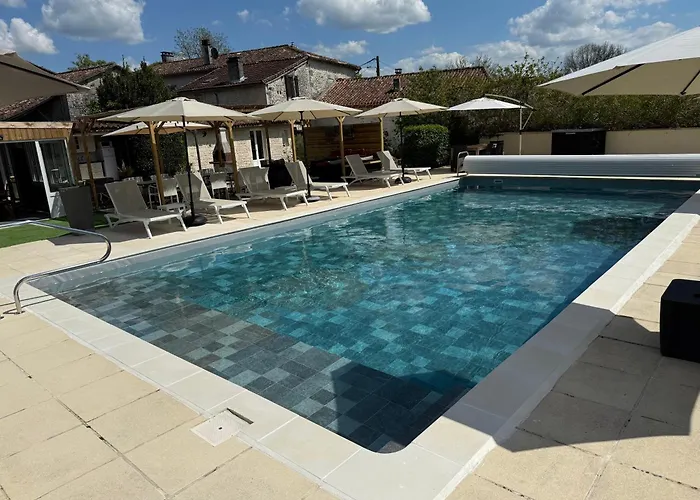 D'hotes Naturiste Le Jardin Des Hirondelles Bed & Breakfast Blanzaguet-Saint-Cybard